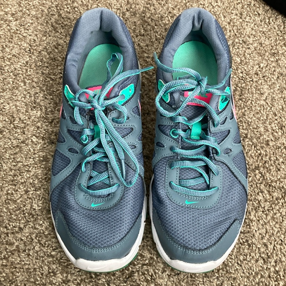 Womens Nike Revolution 2